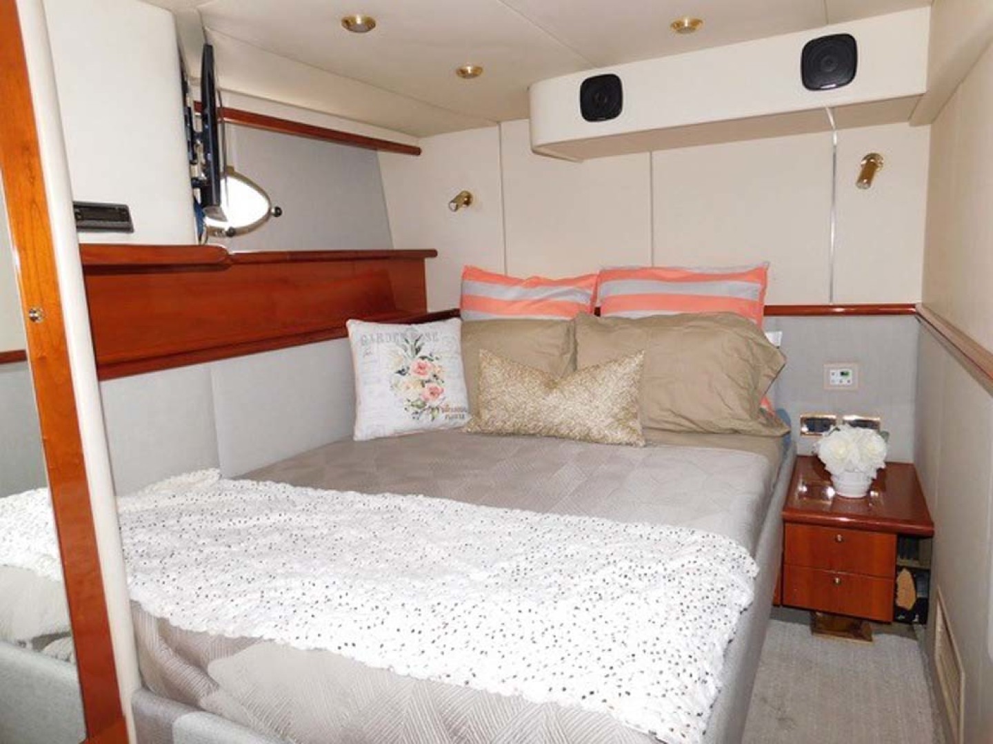 Sunseeker-Predator 2001-Cheryl Lynn Stuart-Florida-United States-VIP Stateroom-1120362 | Thumbnail