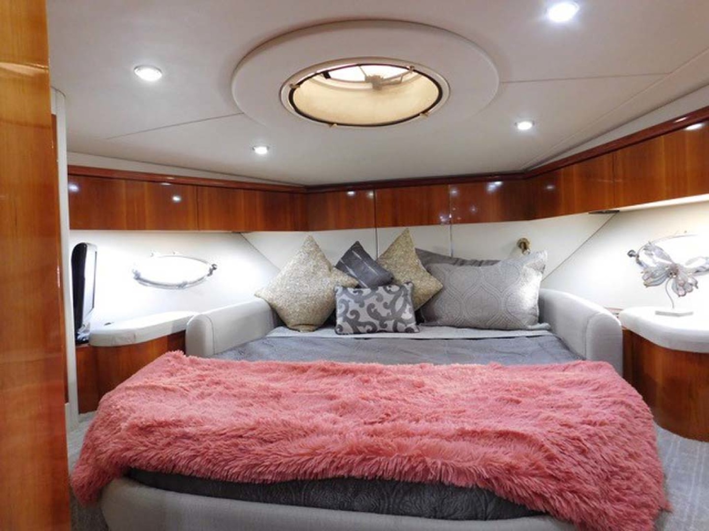 Sunseeker-Predator 2001-Cheryl Lynn Stuart-Florida-United States-Master Stateroom-1120353 | Thumbnail