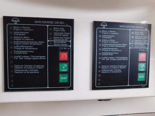 Sunseeker-Predator 2001-Cheryl Lynn Stuart-Florida-United States-Main engine Displays-1120334