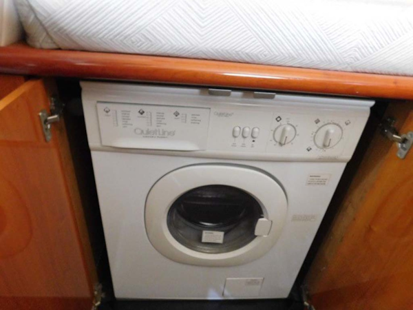 Sunseeker-Predator 2001-Cheryl Lynn Stuart-Florida-United States-Washer/Dryer-1120365