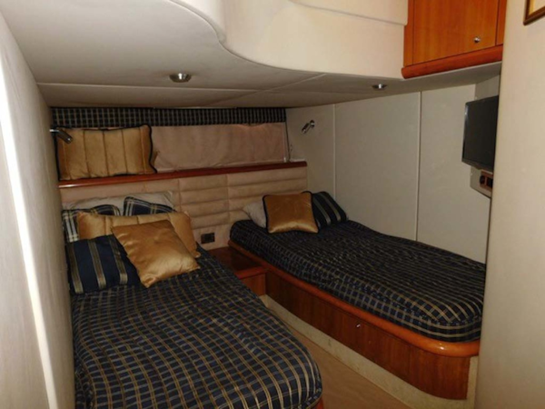 Sunseeker-Camargue Hard Top with Sunroof 2002-Hula Girl Stuart-Florida-United States-Guest Stateroom-1065739