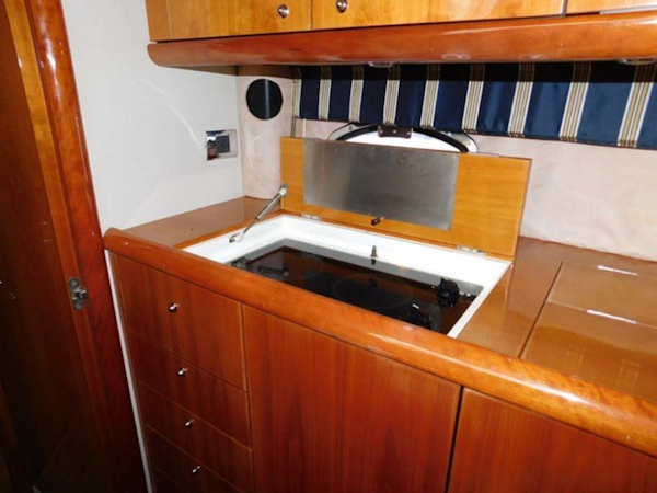 Sunseeker-Camargue Hard Top with Sunroof 2002-Hula Girl Stuart-Florida-United States-Glass Cooktop Stove-1065733
