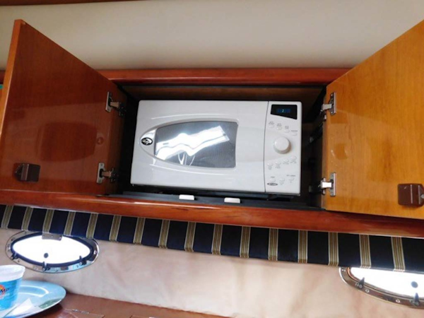 Sunseeker-Camargue Hard Top with Sunroof 2002-Hula Girl Stuart-Florida-United States-Microwave-1065732