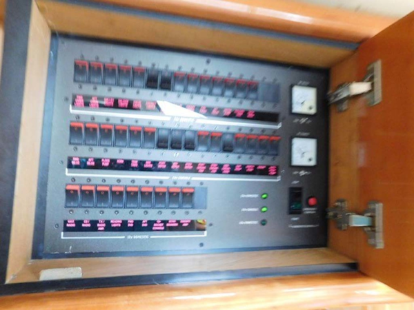 Sunseeker-Camargue Hard Top with Sunroof 2002-Hula Girl Stuart-Florida-United States-DC Electrical Panel-1065746