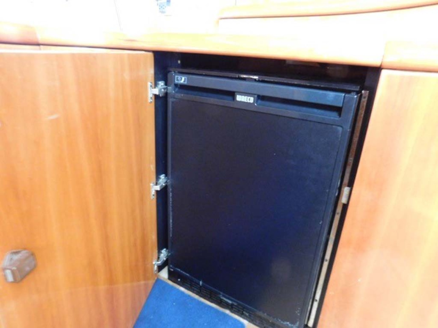 Sunseeker-Camargue Hard Top with Sunroof 2002-Hula Girl Stuart-Florida-United States-AC/DC Refrigerator-1065734 | Thumbnail