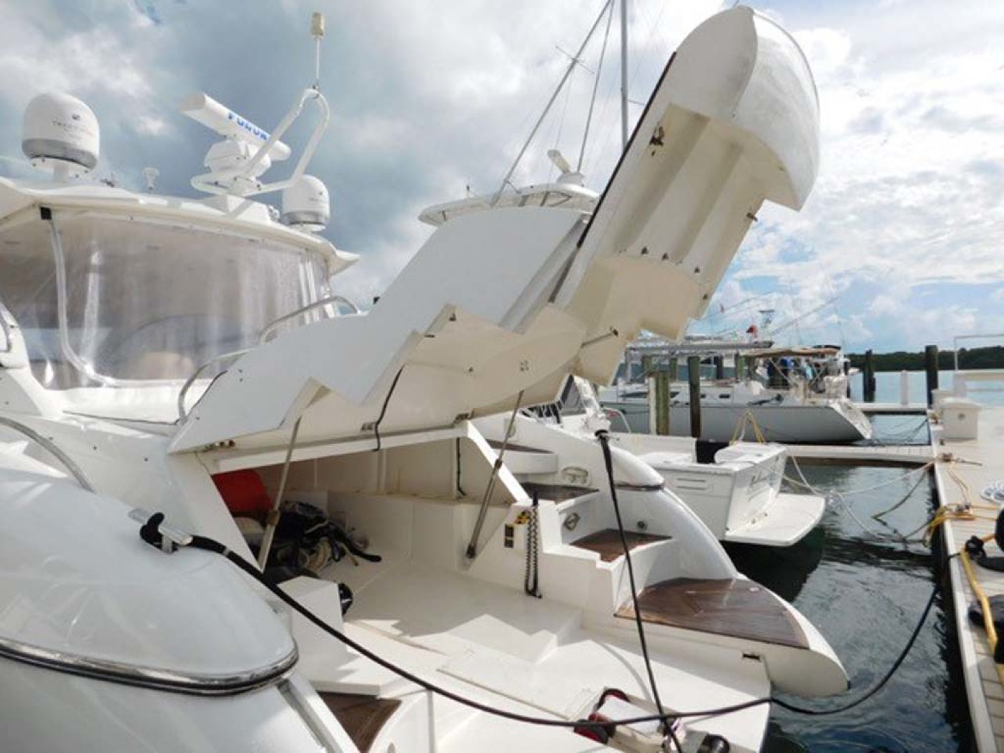 Sunseeker-Camargue Hard Top with Sunroof 2002-Hula Girl Stuart-Florida-United States-Garage Open-1065758 | Thumbnail
