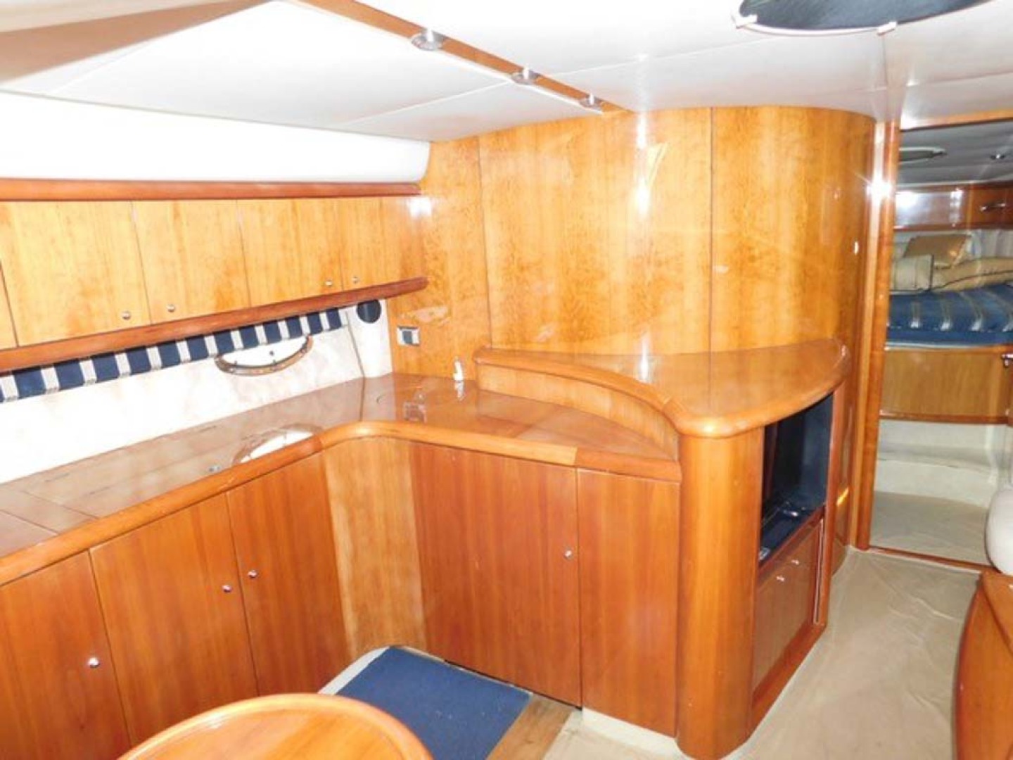 Sunseeker-Camargue Hard Top with Sunroof 2002-Hula Girl Stuart-Florida-United States-Salon Entertainment Center-1065730 | Thumbnail