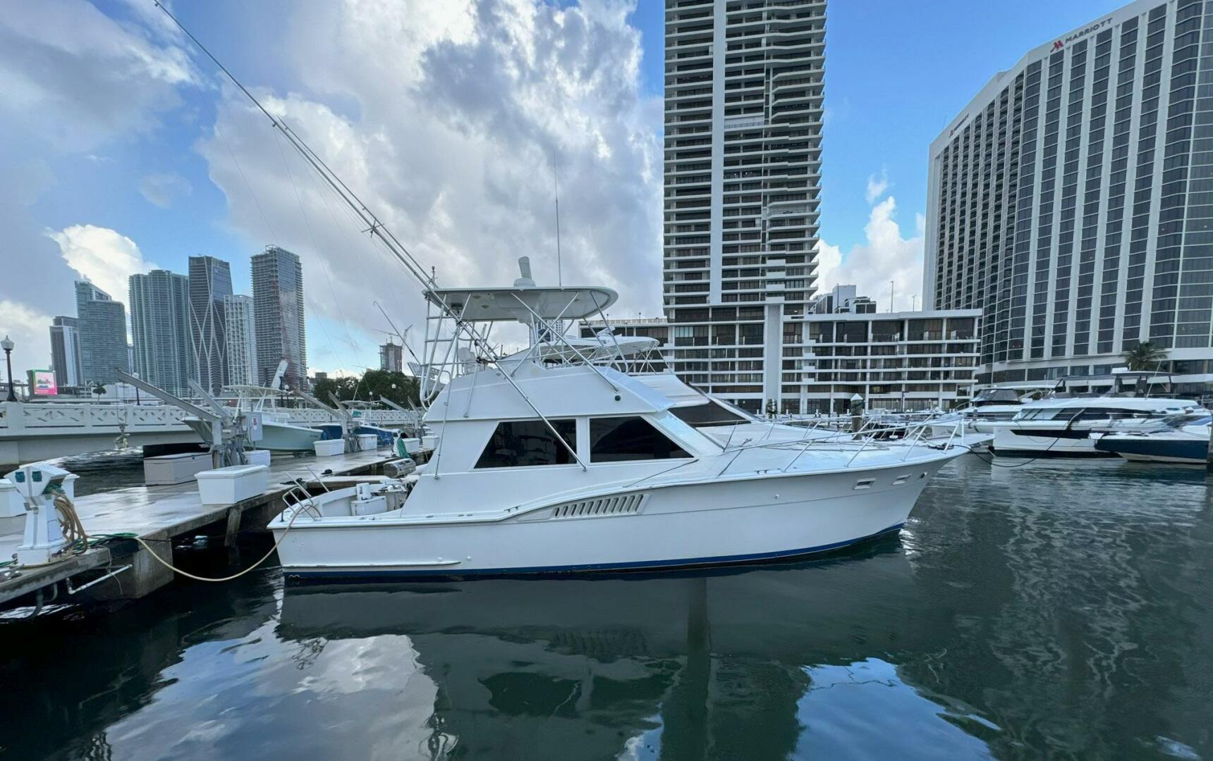 Lip Service Hatteras 46' 1982 Miami, Florida