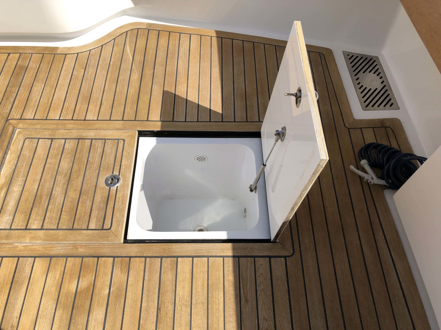 Titan-62 Custom Carolina Sportfish 2004-Trust Me Too Stuart-Florida-United States-In Floor Live Well-1118269 | Thumbnail