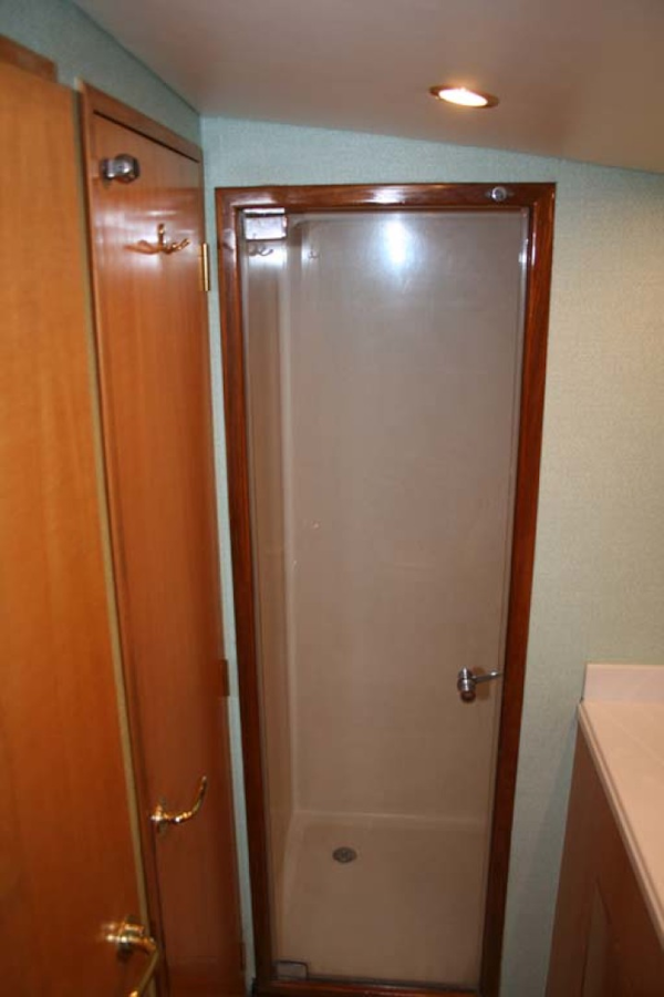Titan-62 Custom Carolina Sportfish 2004-Trust Me Too Stuart-Florida-United States-Guest Shower-1118244