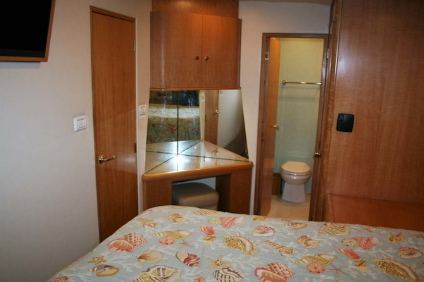 Titan-62 Custom Carolina Sportfish 2004-Trust Me Too Stuart-Florida-United States-Master Stateroom Vanity and Head-1118222