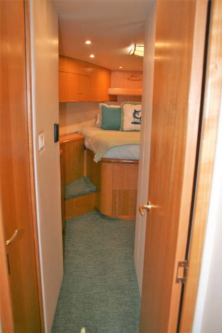 Titan-62 Custom Carolina Sportfish 2004-Trust Me Too Stuart-Florida-United States-Forward VIP Stateroom-1118233 | Thumbnail