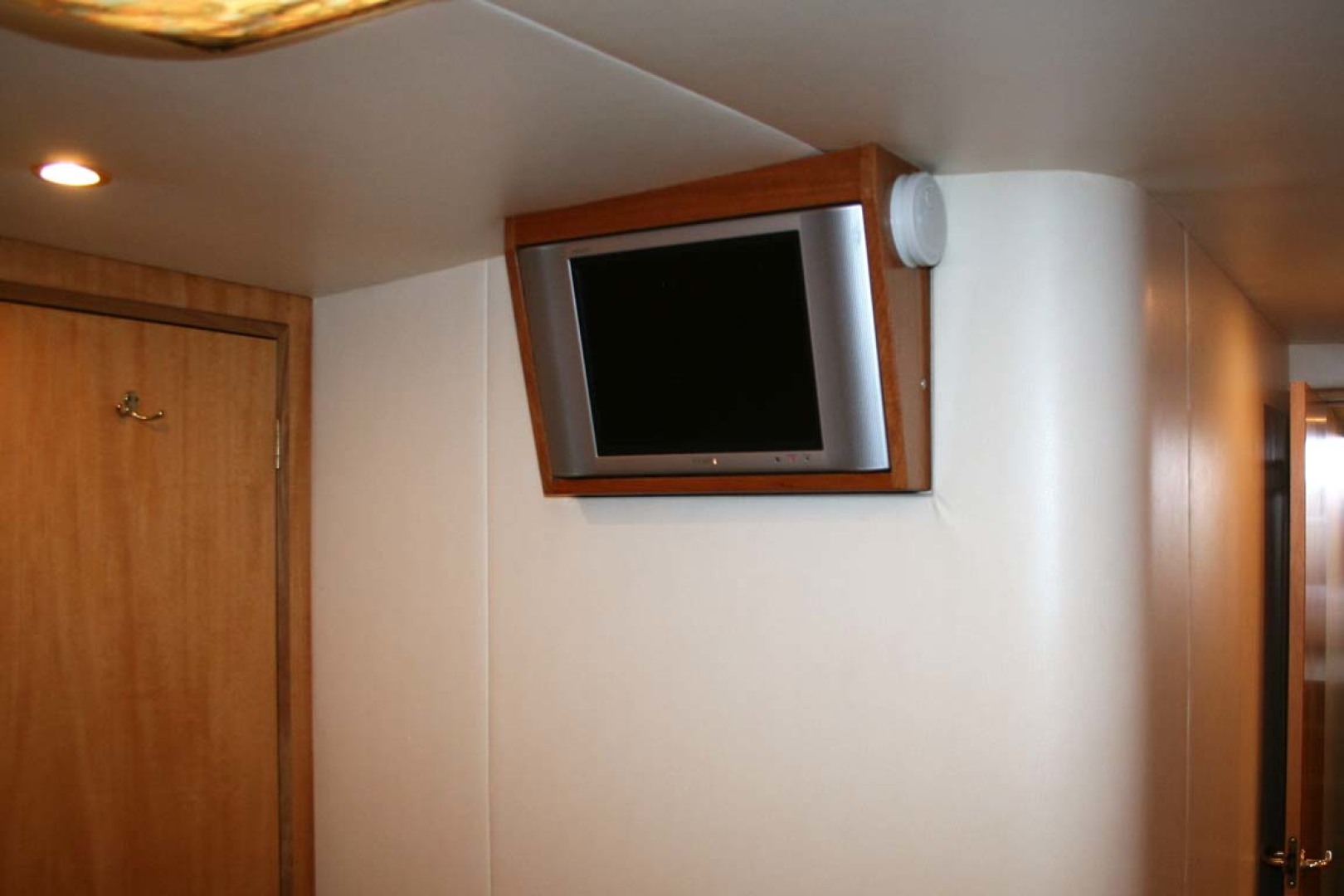 Titan-62 Custom Carolina Sportfish 2004-Trust Me Too Stuart-Florida-United States-VIP Stateroom TV-1118238 | Thumbnail