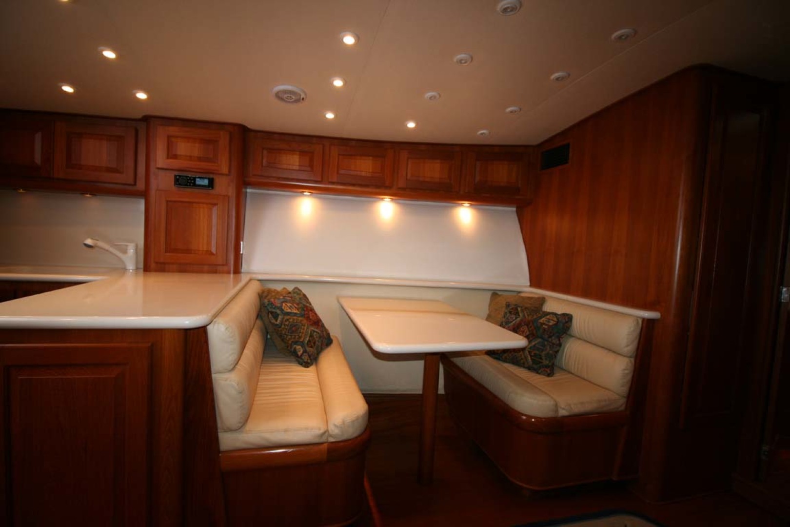 Scarborough-Ricky Scarborough Custom Carolina Express 2004-Farmer Cape May-New Jersey-United States-Dinette-1123497 | Thumbnail