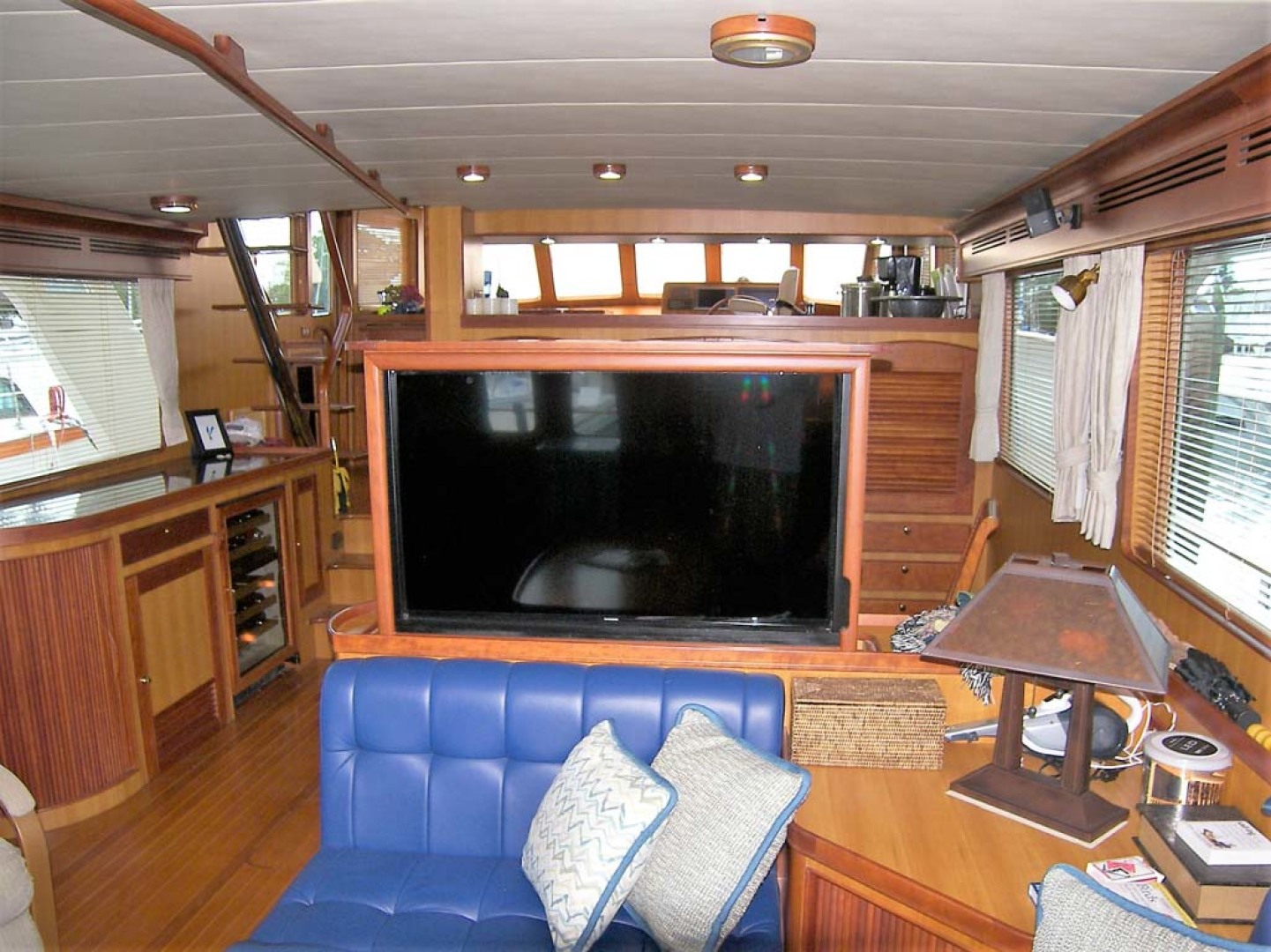 Marlow-70E Explorer 2004-Bluebonnet Sarasota-Florida-United States-Salon TV-1129297 | Thumbnail