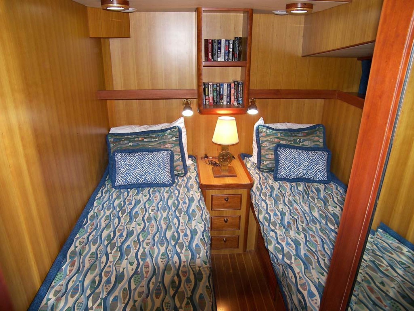 Marlow-70E Explorer 2004-Bluebonnet Sarasota-Florida-United States-Twin Guest Stateroom-1129310 | Thumbnail