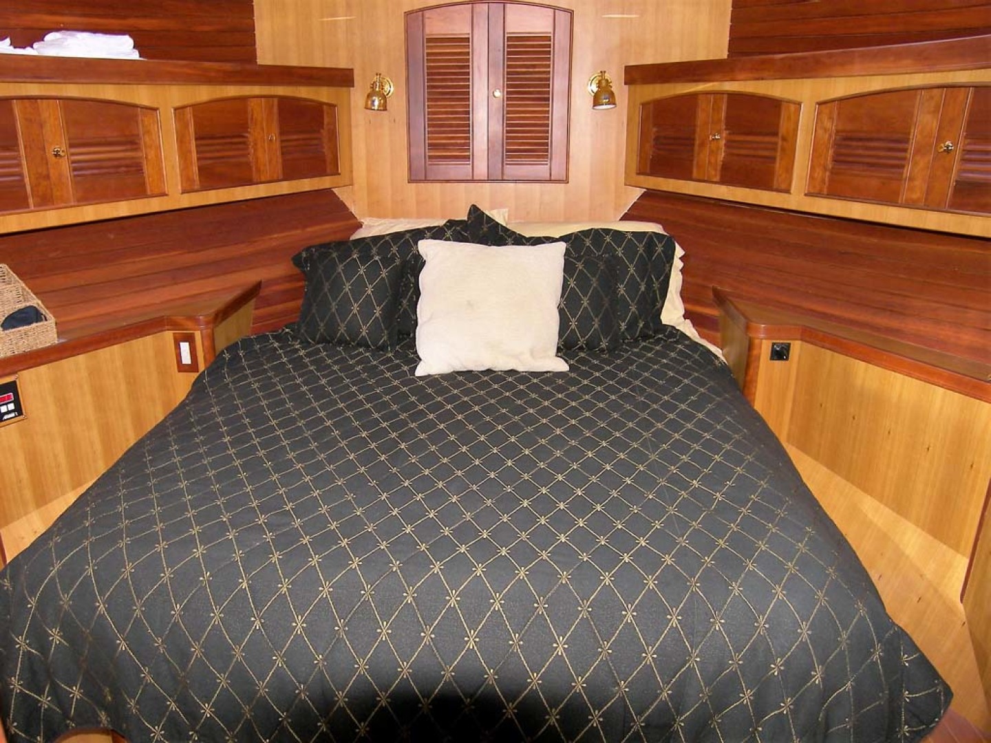 Marlow-70E Explorer 2004-Bluebonnet Sarasota-Florida-United States-VIP Stateroom-1129308 | Thumbnail
