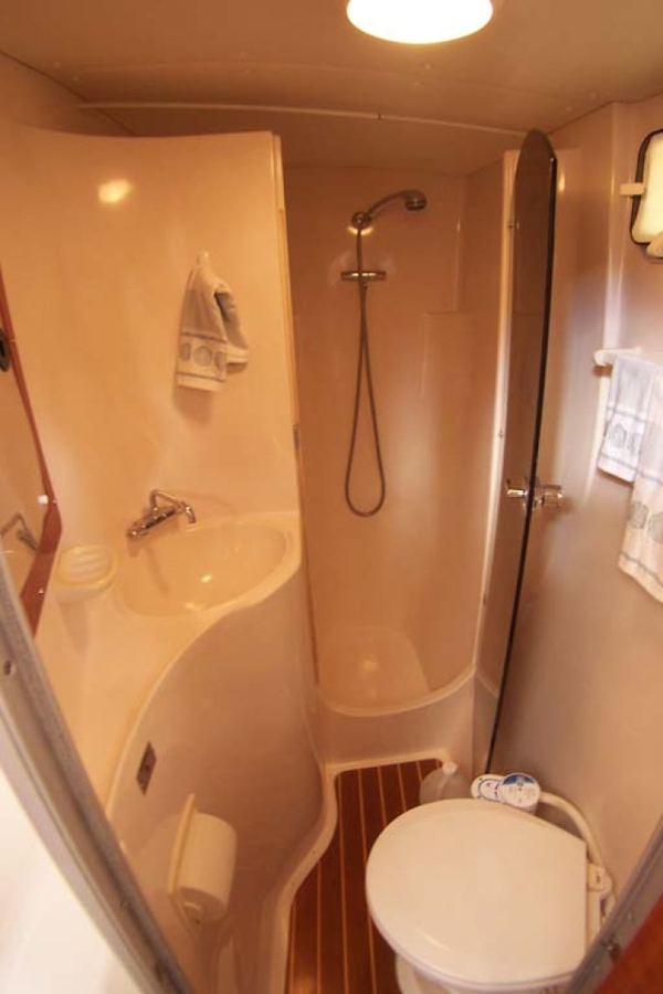 PDQ-MV34 2003-Easy Riders Stuart-Florida-United States-25 Head W Shower Door Open-1139531