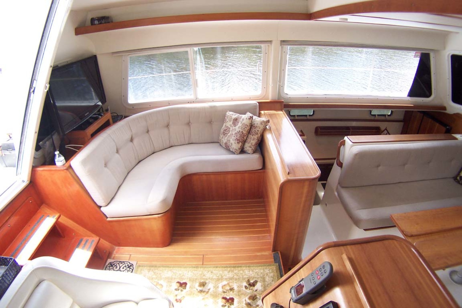 PDQ-MV34 2003-Easy Riders Stuart-Florida-United States-17 Crew Seating On Port Lower Helm-1139521 | Thumbnail