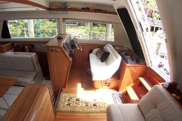 PDQ-MV34 2003-Easy Riders Stuart-Florida-United States-16 Lower Helm To Starboard-1139520