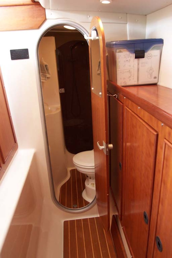 PDQ-MV34 2003-Easy Riders Stuart-Florida-United States-23 Starboard Hull To Head Shower-1139529