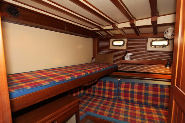 CHB-Krogen 42 1982-Magic Dragon Edgewater-Maryland-United States-Guest SR Pullman Berth 2-1183385