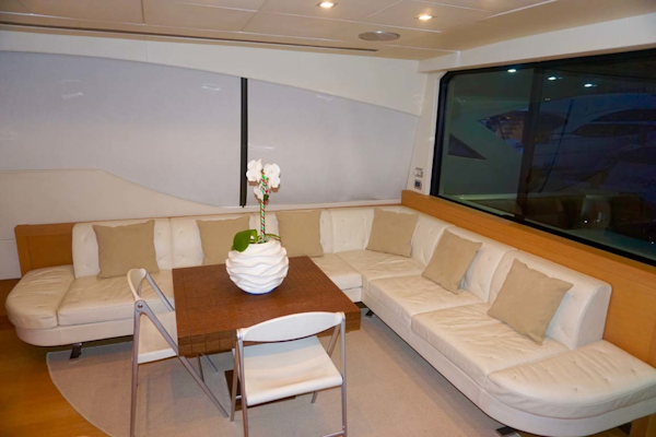 Pershing-P-72 2008-Intrepido Aventura-Florida-United States-Salon Settee-1163047