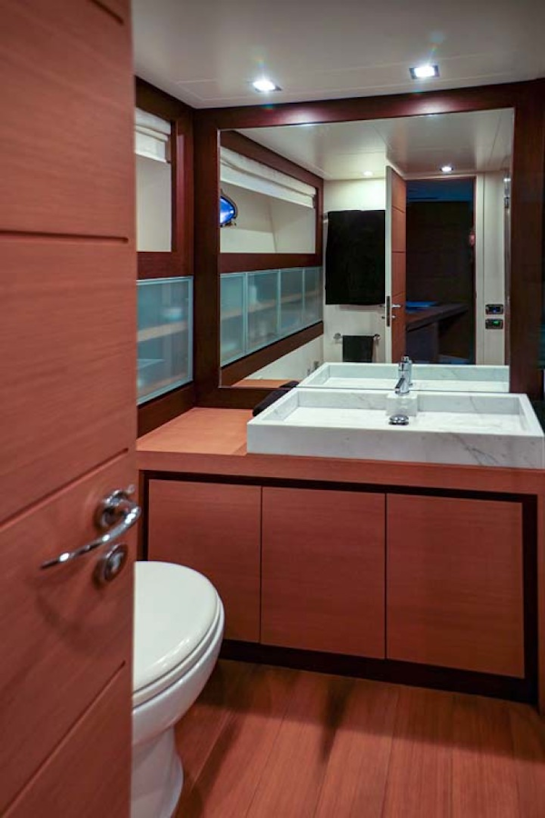 Pershing-P-72 2008-Intrepido Aventura-Florida-United States-Guest Head-1163068