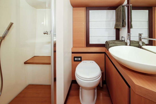 Pershing-P-72 2008-Intrepido Aventura-Florida-United States-VIP Head and Shower-1163065