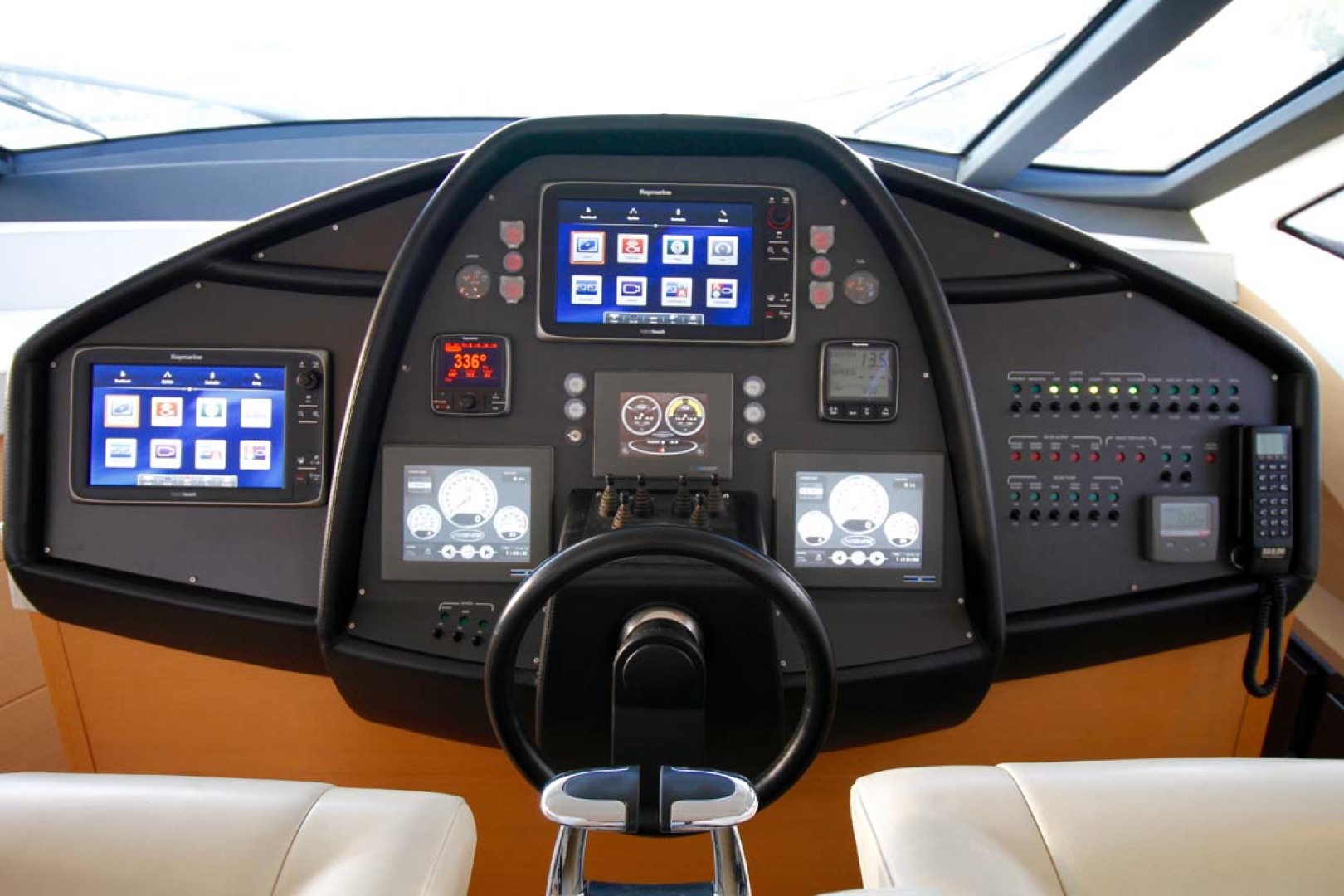 Pershing-P-72 2008-Intrepido Aventura-Florida-United States-Helm Electronics-1163038 | Thumbnail