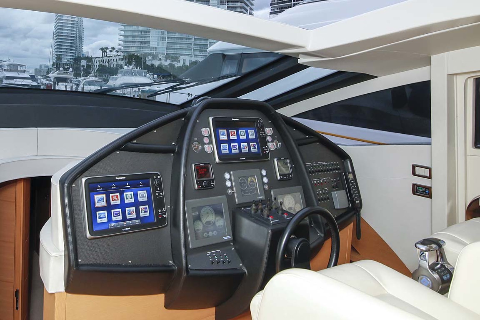 Pershing-P-72 2008-Intrepido Aventura-Florida-United States-Helm Electronincs-1163039 | Thumbnail