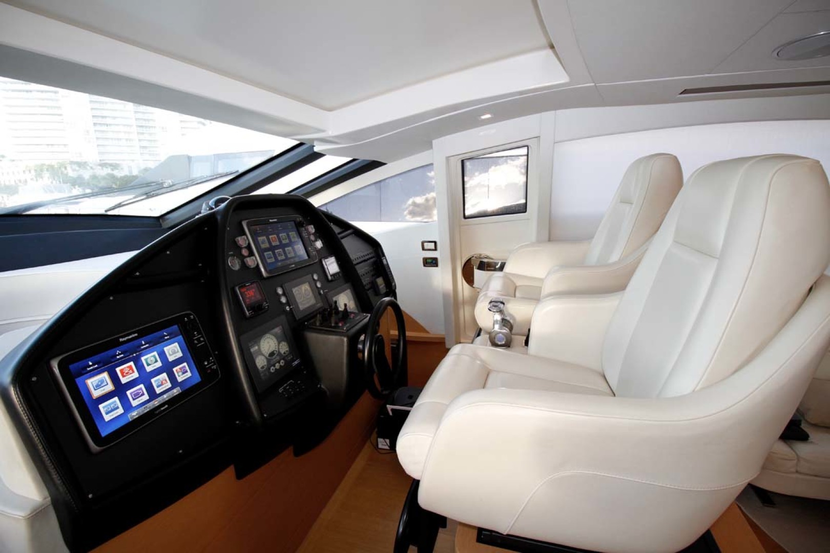 Pershing-P-72 2008-Intrepido Aventura-Florida-United States-Helm Station-1163043 | Thumbnail