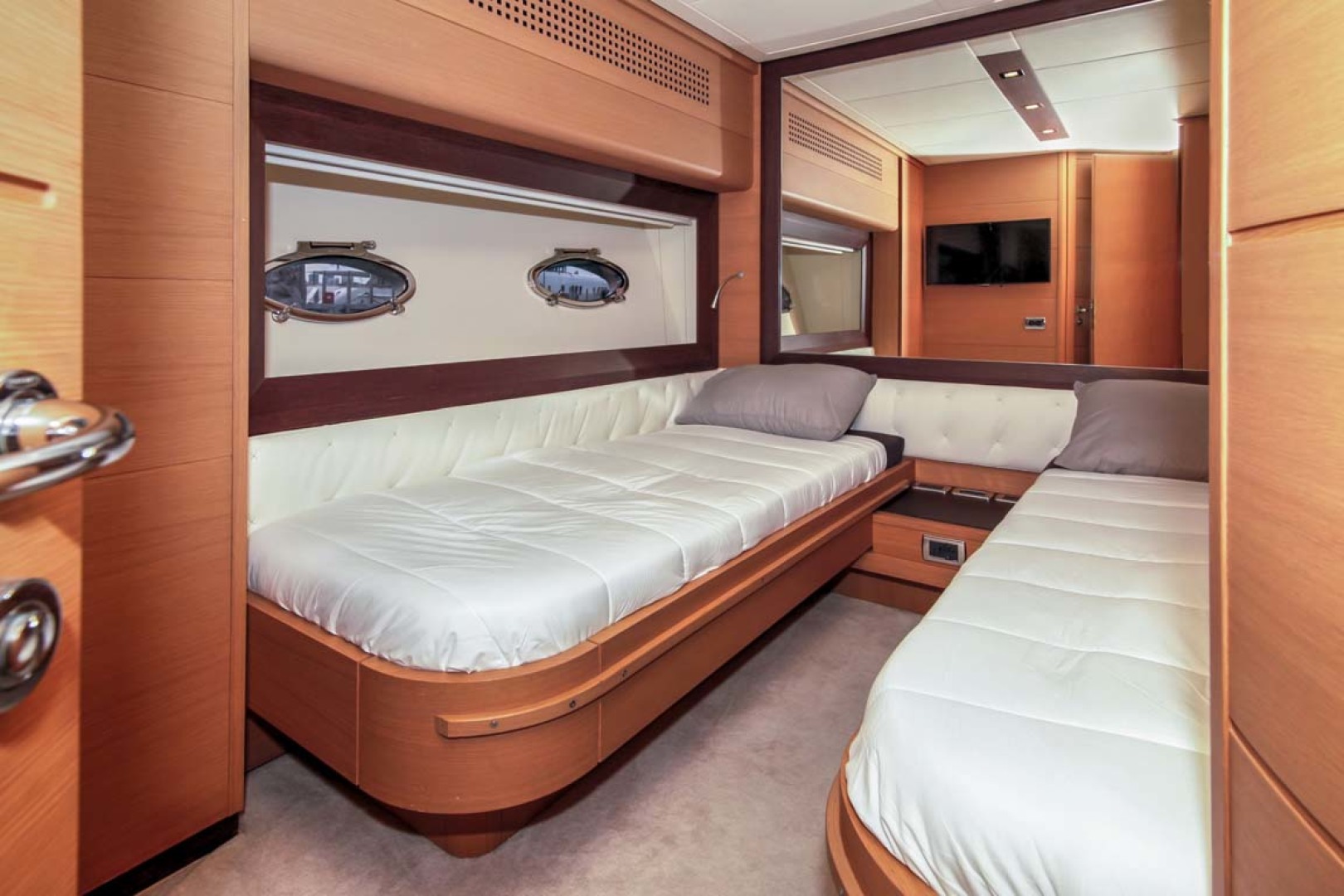 Pershing-P-72 2008-Intrepido Aventura-Florida-United States-Guest Stateroom-1163069 | Thumbnail