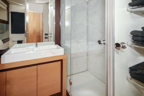 Pershing-P-72 2008-Intrepido Aventura-Florida-United States-Guest Head and Shower-1163067