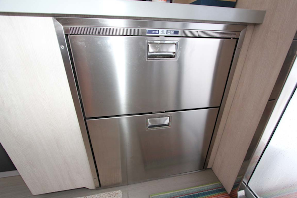 Leopard-40 2018-Wild Horse Ft Lauderdale-Florida-United States-Fridge Freezer-1231481