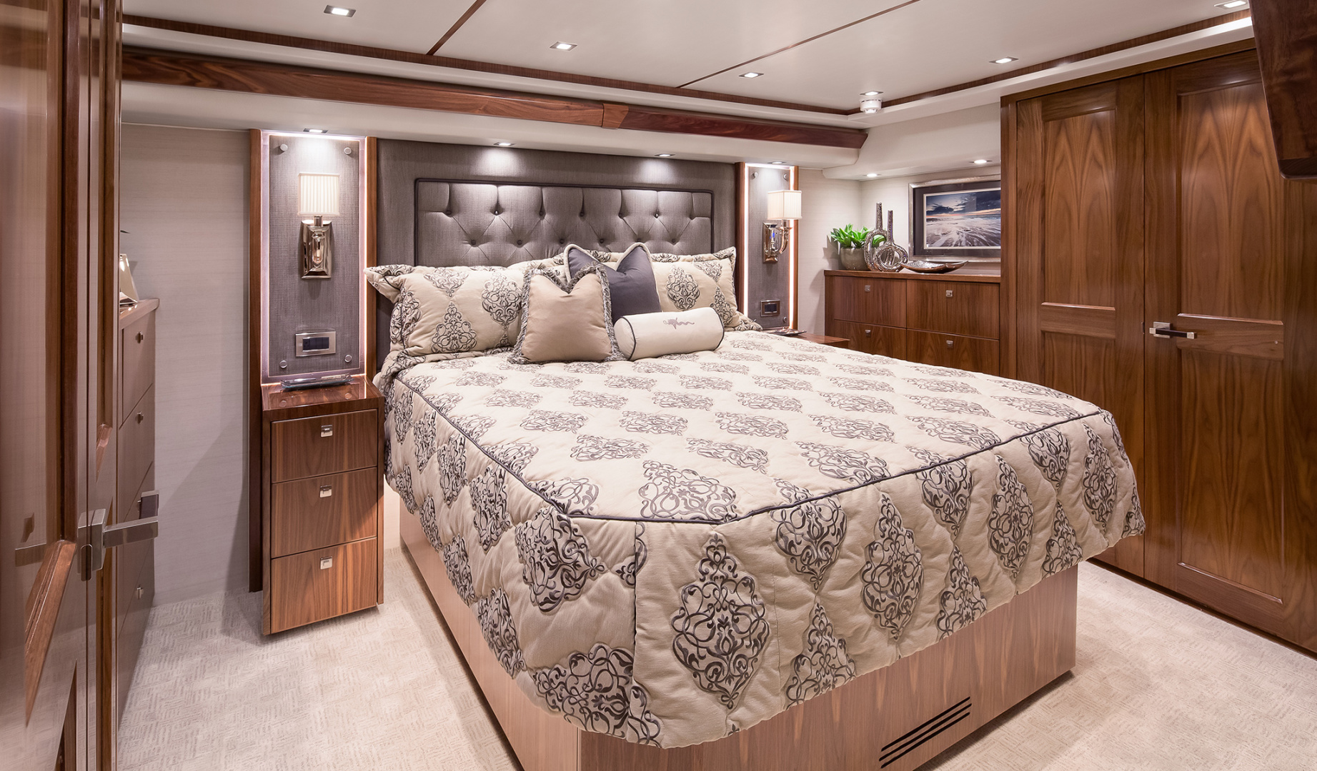 Viking-72 Enclosed Bridge 2025-NEW BUILD Staten Island-New York-United States-Master Stateroom -1209091 | Thumbnail