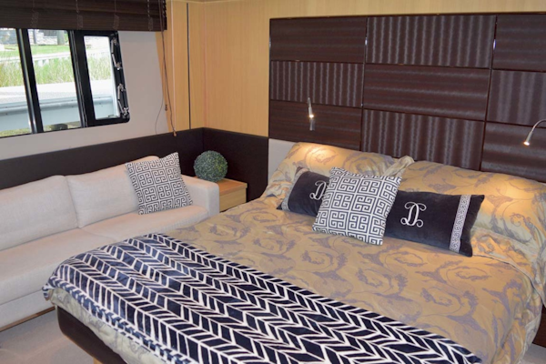 Princess-V72 2013-High Bid Destin-Florida-United States-Master Settee-1233077