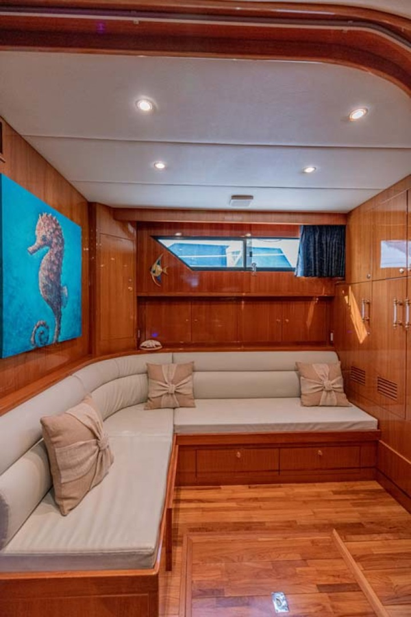 Jefferson-61 MarQuessa 2001-NAUTI SEAHORZE Jupiter-Florida-United States-Captains Library And 4th Stateroom-1242901