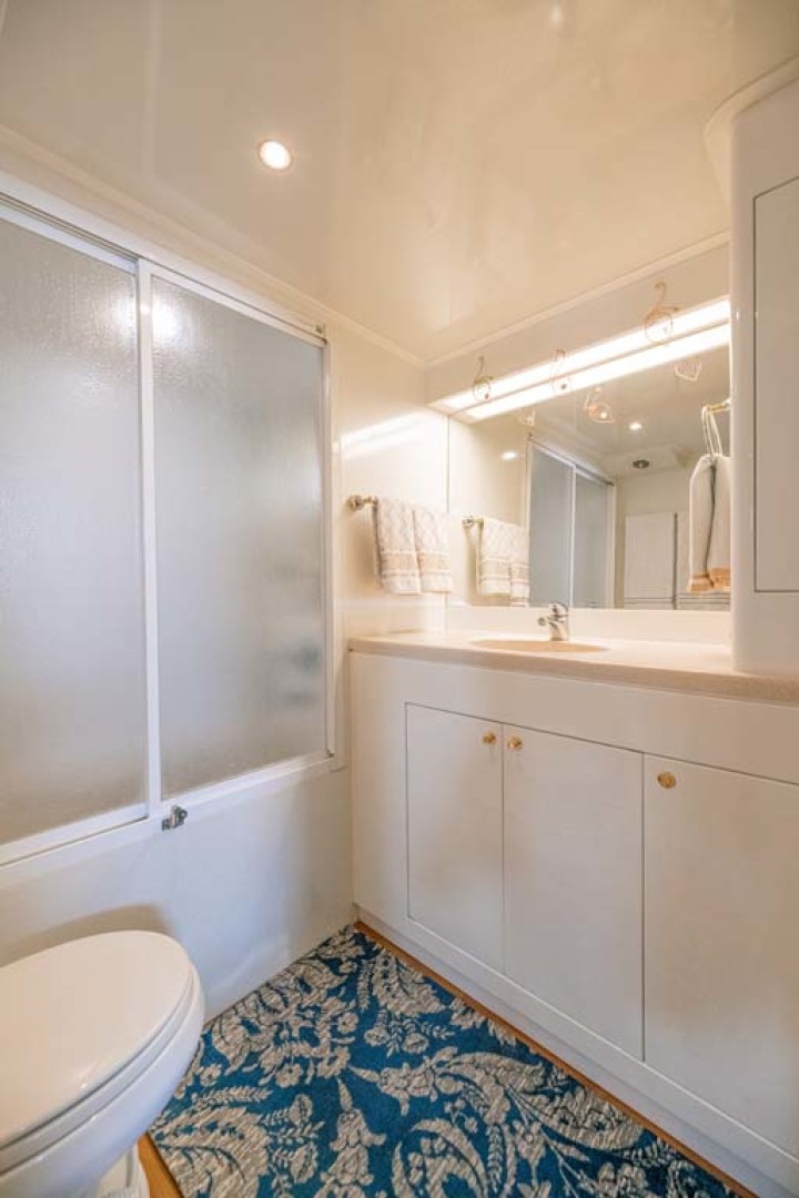 Jefferson-61 MarQuessa 2001-NAUTI SEAHORZE Jupiter-Florida-United States-Master Stateroom En Suite Head-1242923 | Thumbnail