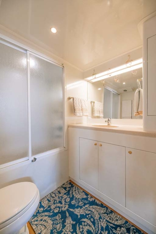 Jefferson-61 MarQuessa 2001-NAUTI SEAHORZE Jupiter-Florida-United States-Master Stateroom En Suite Head-1242923