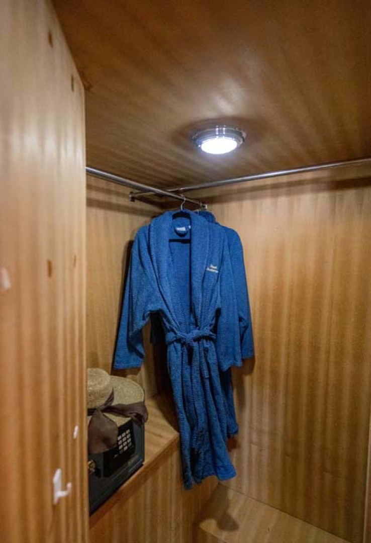 Jefferson-61 MarQuessa 2001-NAUTI SEAHORZE Jupiter-Florida-United States-Master Walk In Closet With Safe-1242921 | Thumbnail