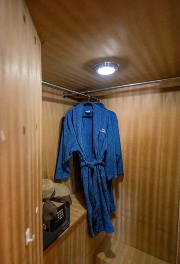 Jefferson-61 MarQuessa 2001-NAUTI SEAHORZE Jupiter-Florida-United States-Master Walk In Closet With Safe-1242921