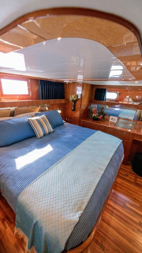 Jefferson-61 MarQuessa 2001-NAUTI SEAHORZE Jupiter-Florida-United States-Master Stateroom To Portside-1242918