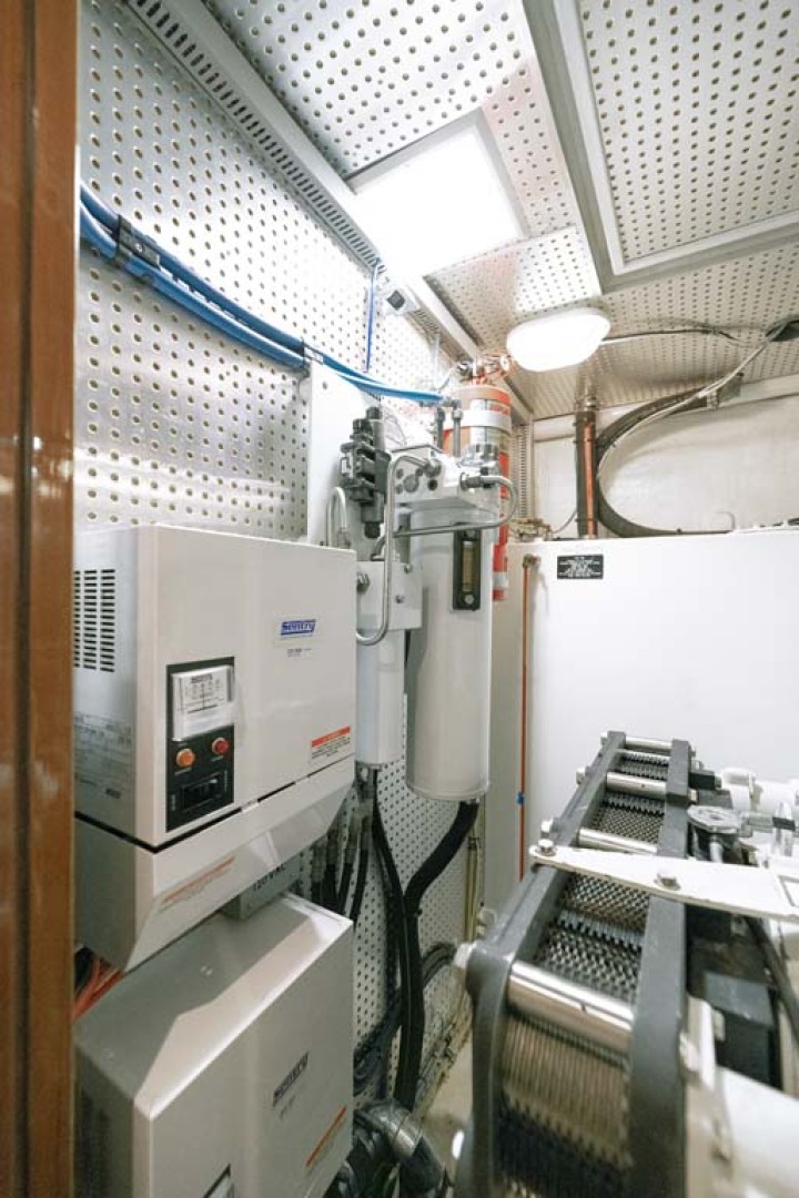 Jefferson-61 MarQuessa 2001-NAUTI SEAHORZE Jupiter-Florida-United States-Engine Room-1242911 | Thumbnail