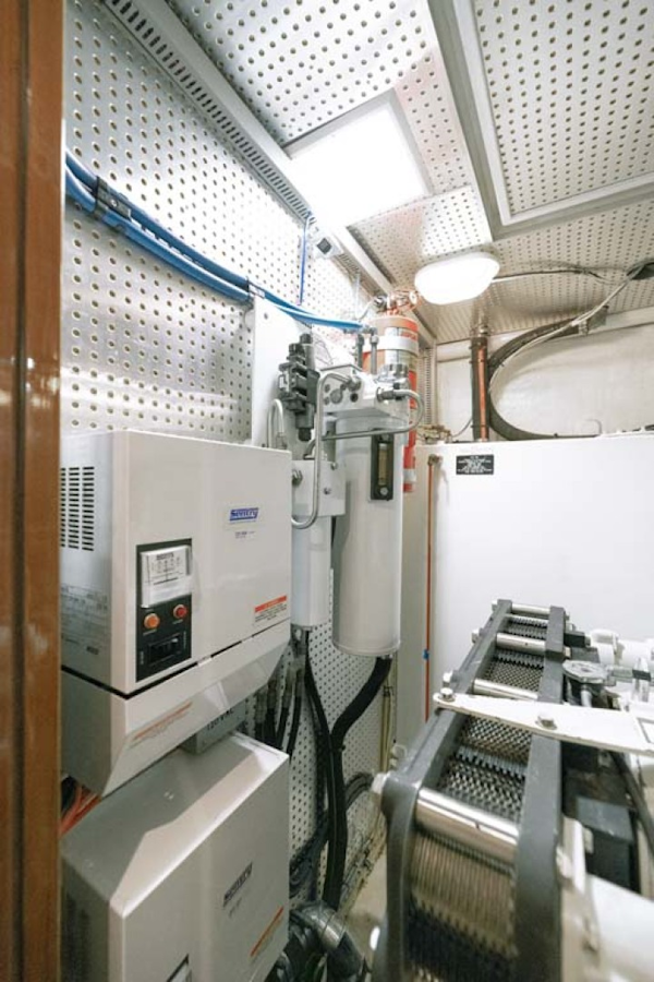 Jefferson-61 MarQuessa 2001-NAUTI SEAHORZE Jupiter-Florida-United States-Engine Room-1242911