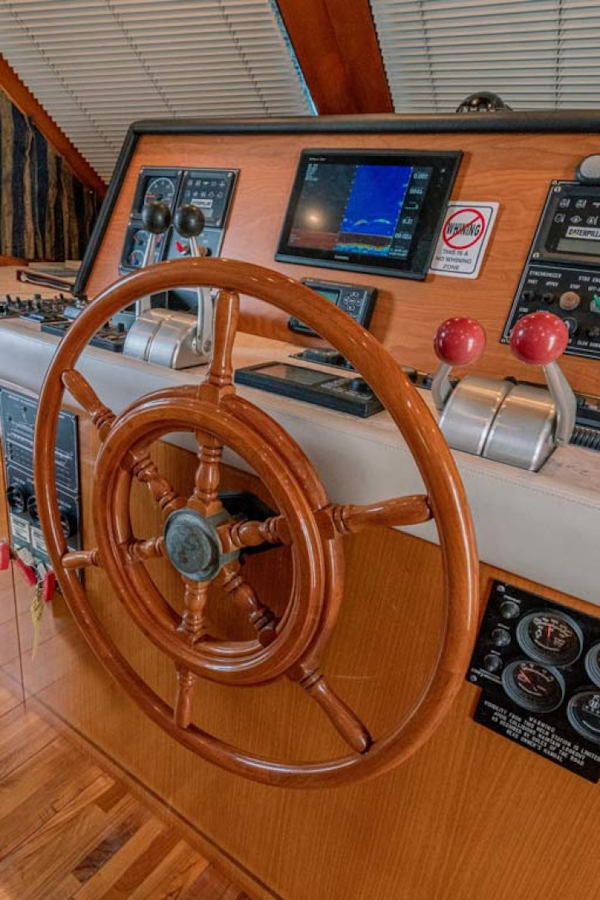 Jefferson-61 MarQuessa 2001-NAUTI SEAHORZE Jupiter-Florida-United States-Lower Helm-1242896