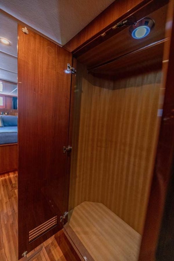 Jefferson-61 MarQuessa 2001-NAUTI SEAHORZE Jupiter-Florida-United States-Master Stateroom Reach In Closet-1242922