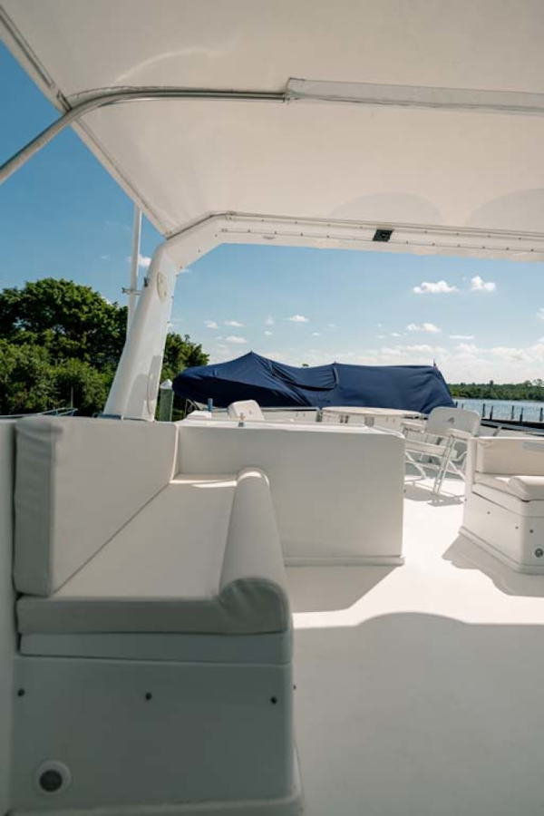 Jefferson-61 MarQuessa 2001-NAUTI SEAHORZE Jupiter-Florida-United States-Sofa Settee On Starboard Flybridge-1242929
