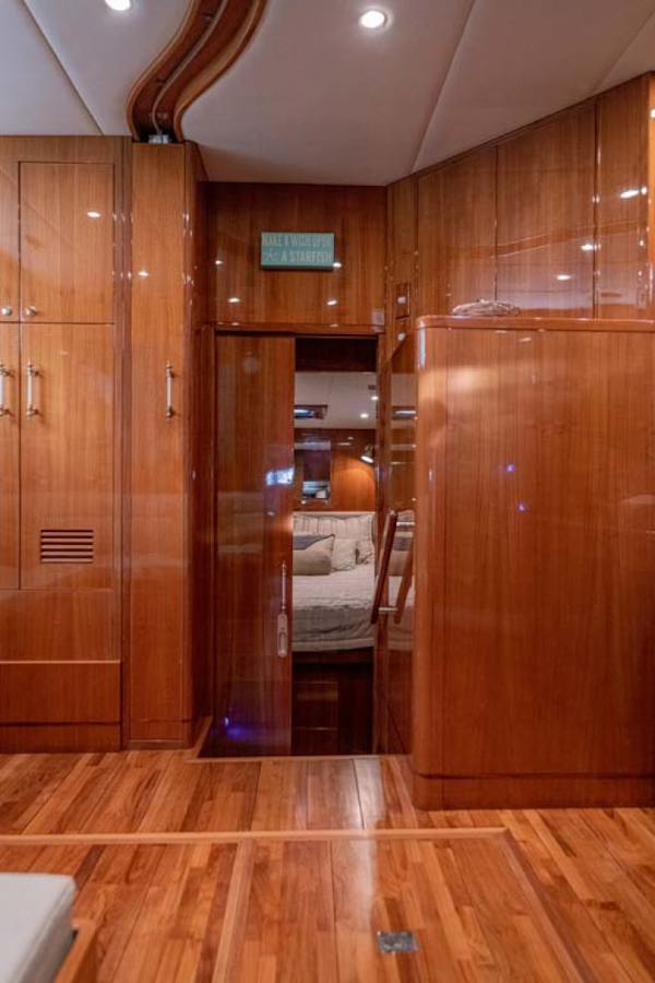 Jefferson-61 MarQuessa 2001-NAUTI SEAHORZE Jupiter-Florida-United States-Entranceway To VIP Forward Stateroom-1242902