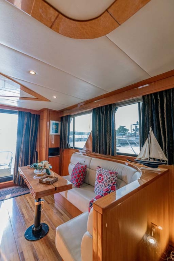 Jefferson-61 MarQuessa 2001-NAUTI SEAHORZE Jupiter-Florida-United States-Lounge On Port Opposite Galley-1242885